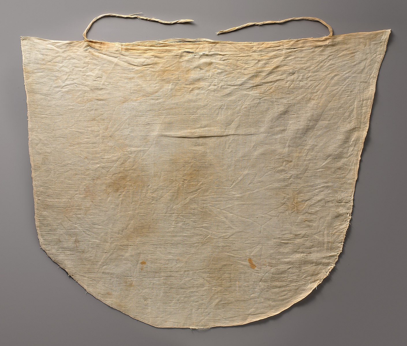 1410px-Kerchief_from_Tutankhamun's_Embalming_Cache_MET_DP226387